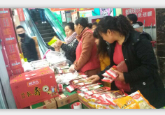 誠(chéng)實(shí)人牛肉拌面銷(xiāo)售場(chǎng)面